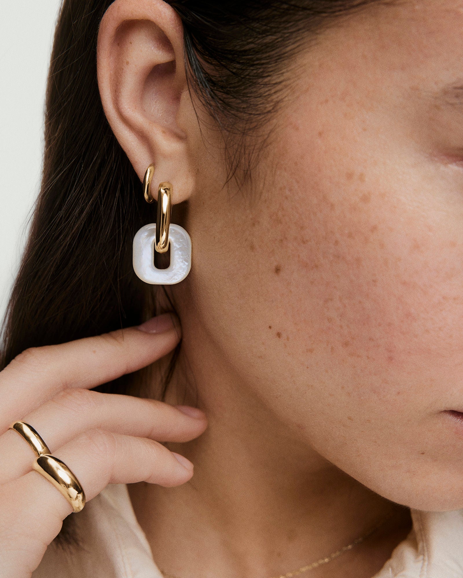 06-Stevie2.0_StoneStevieHoopLinks_MOP_SS_SSHoop_OnFig_051_1_fac63e7b-c184-4a74-86aa-644d843cb0c1