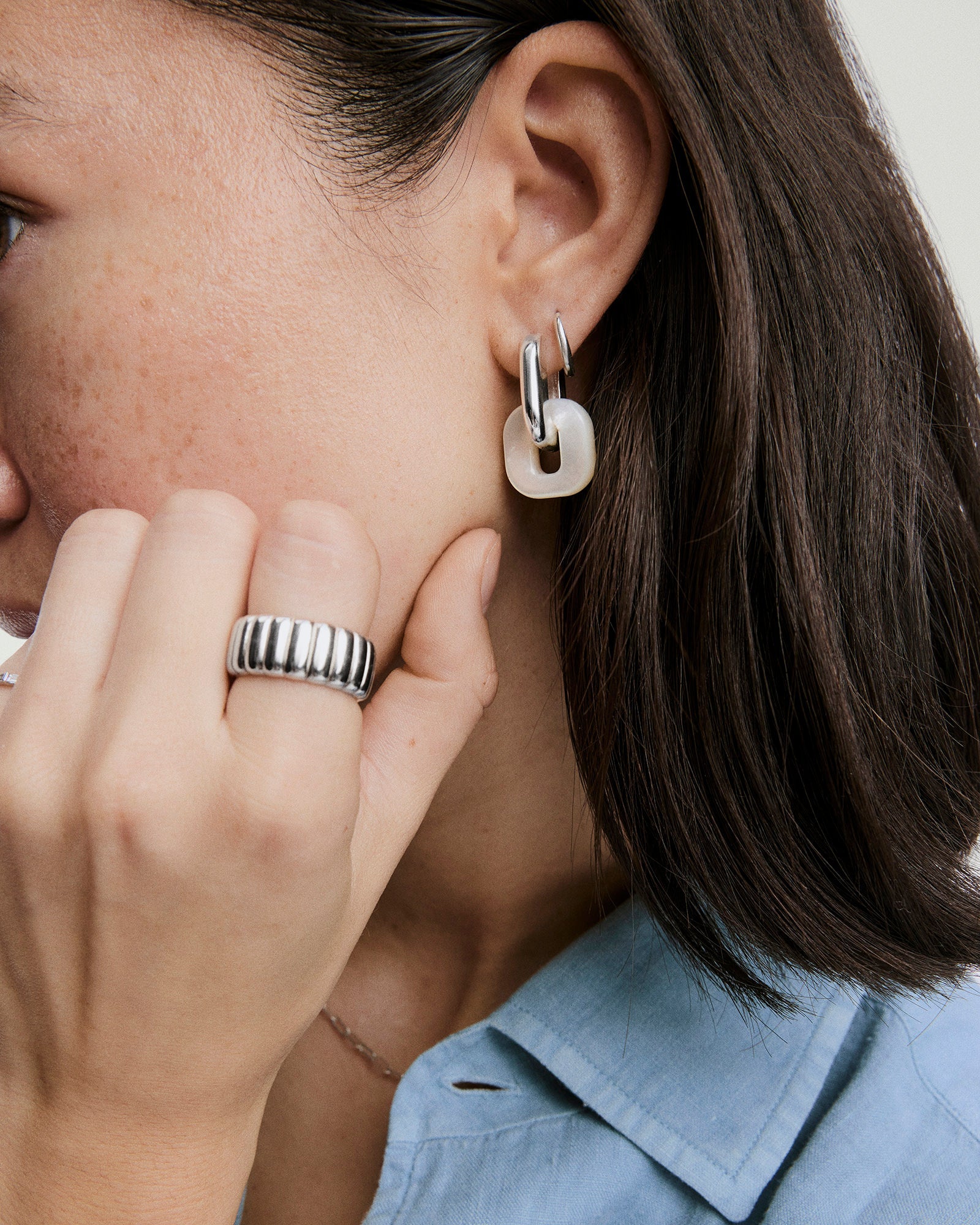 07-Stevie2.0_StoneStevieHoopLinks_MOP_SS_VHoop_OnFig_019_1_e397aa99-494f-4b7b-8fb9-6cfcad593cec