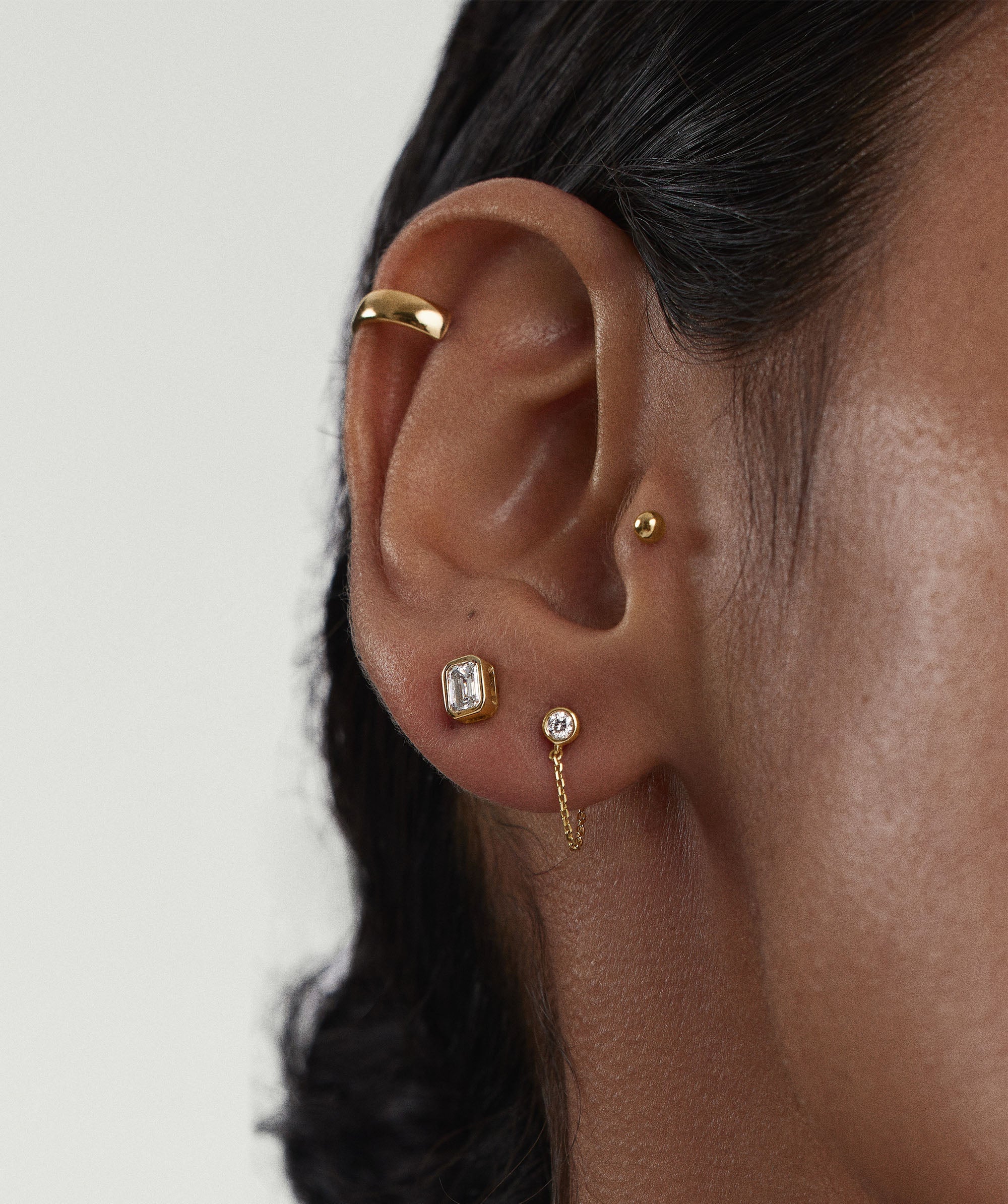 1-EARPARTY2.0-SingleBezelRoundLGDChainStud-14K-Stack_044