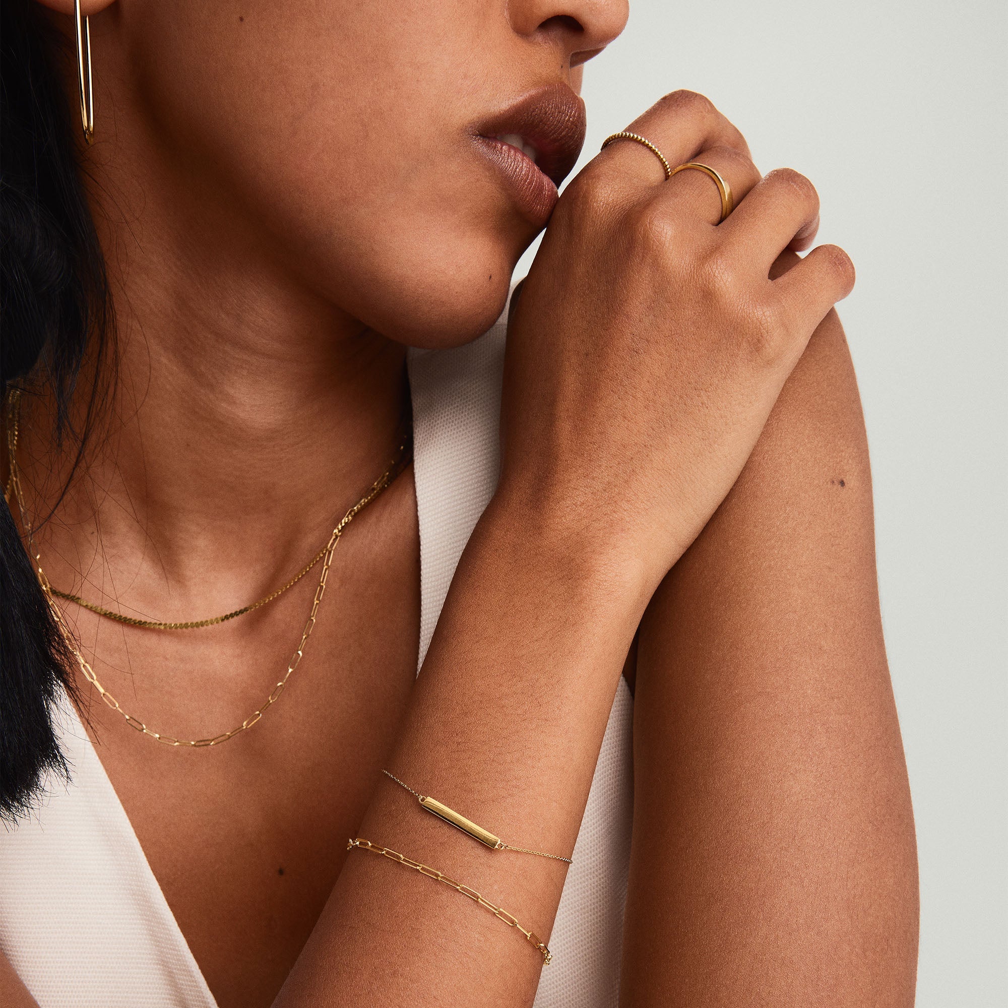 1-EngravableBarBracelet-YG-OnFigure-Stack-086_dbca5a05-f370-408e-b82a-7310d85eb291-2