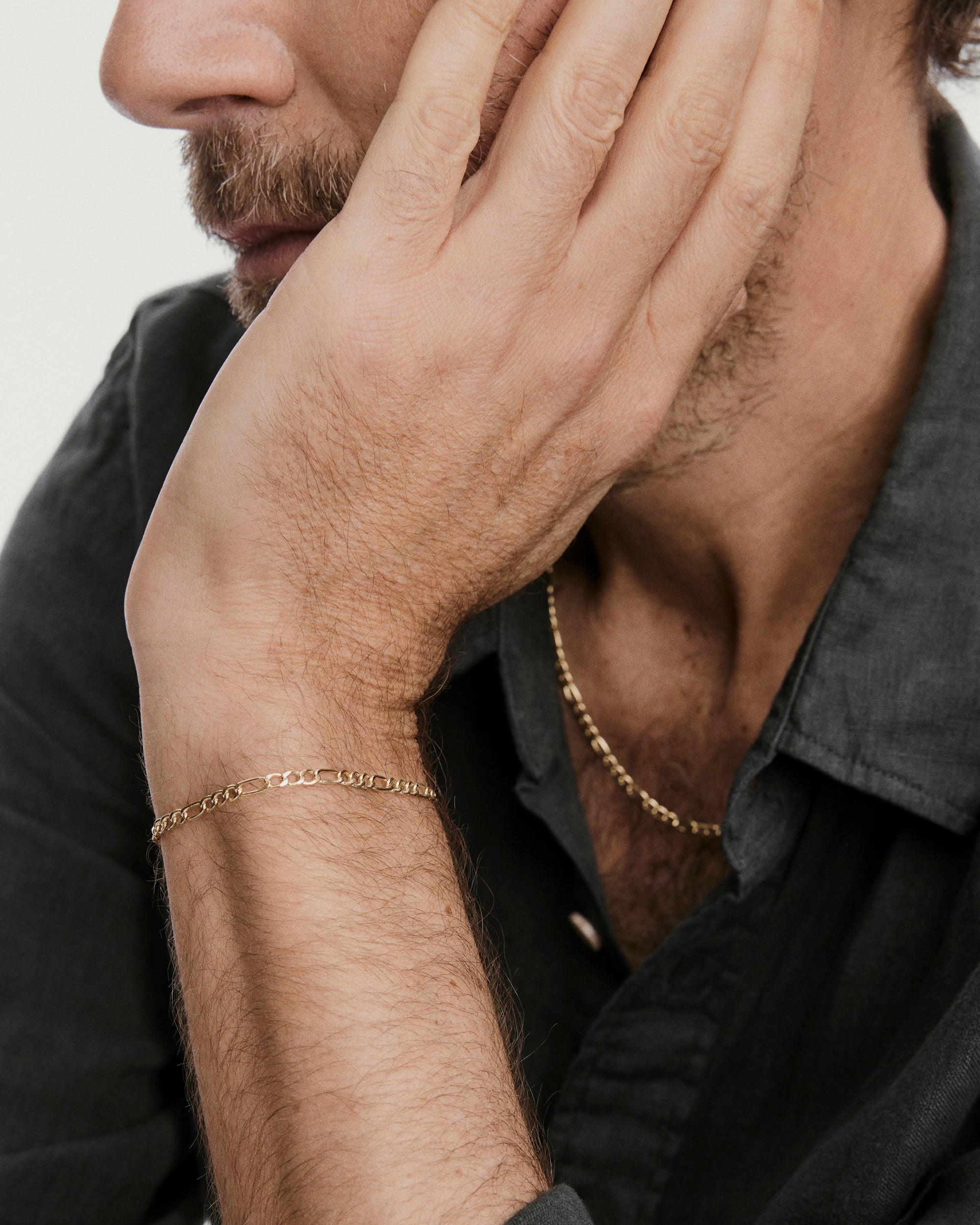 1-FigaroChainLES_3.25mmBoldFigaroChainBracelet_14K_OnFig_015