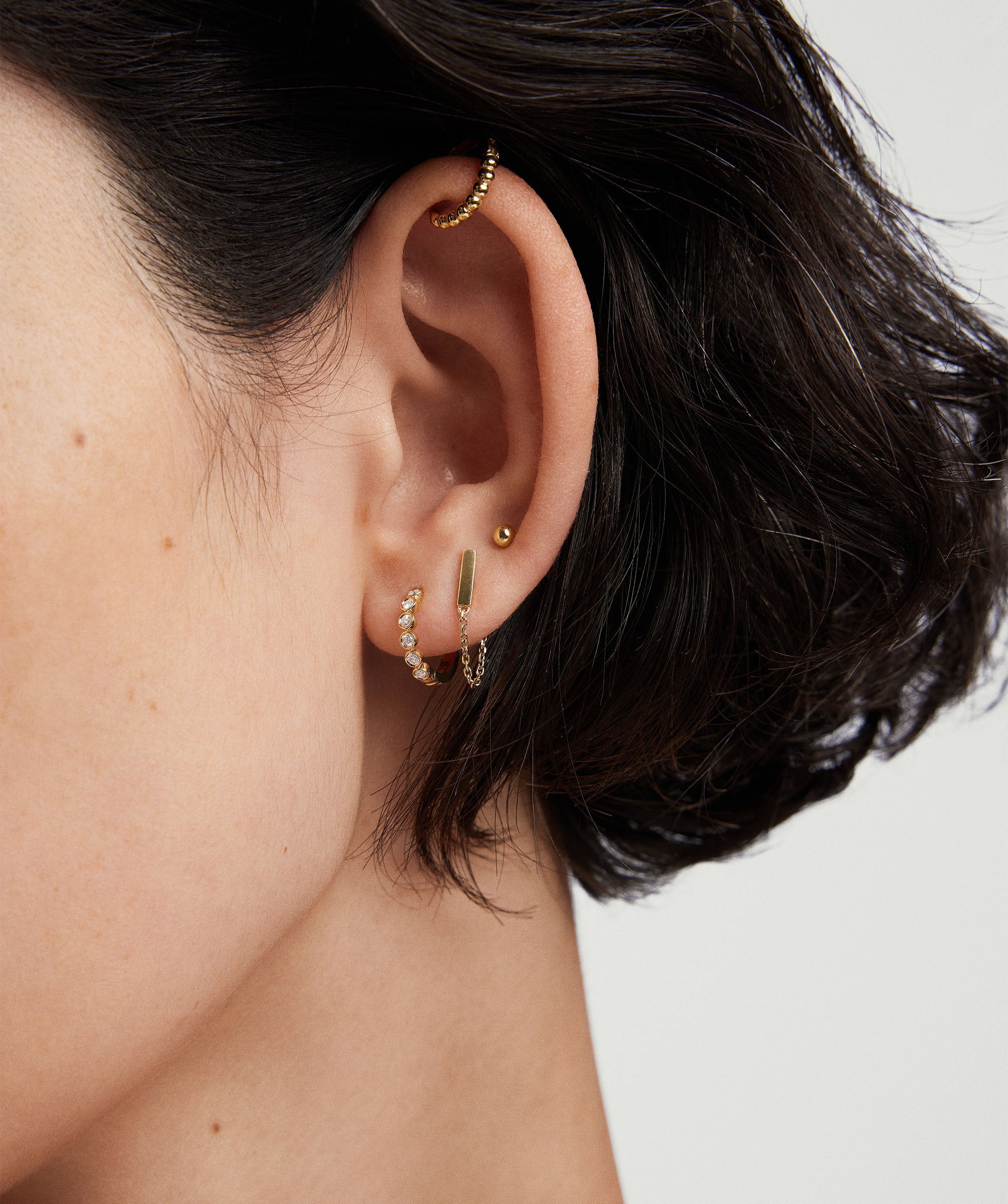 1-LABGROWNDIAMONDSBEZEL-BabyBezelHuggieHoop-14K-Stack_021