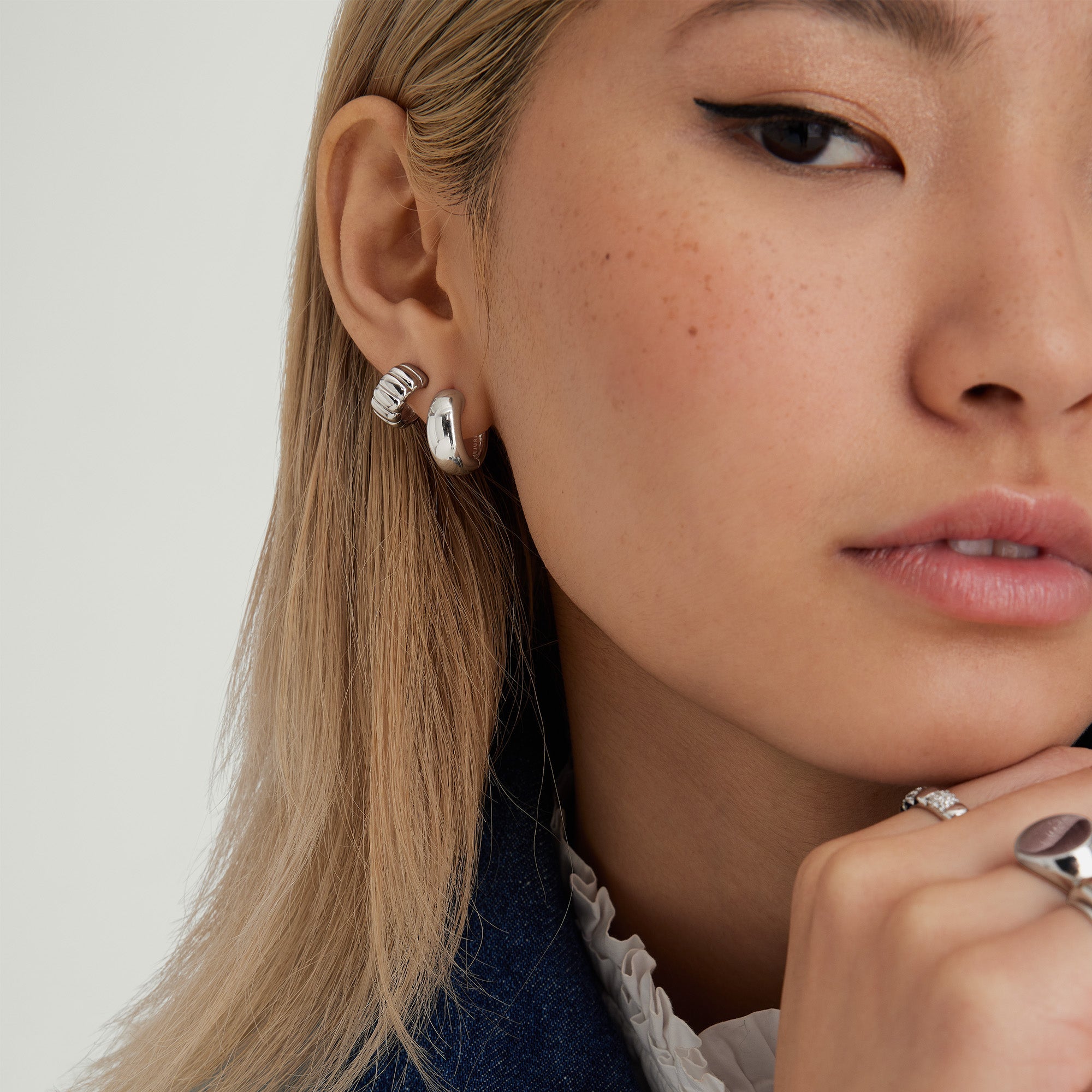 1-NewHoopStandard_ChubbyHoopsMedium16mmSilver_SS_Stack_012