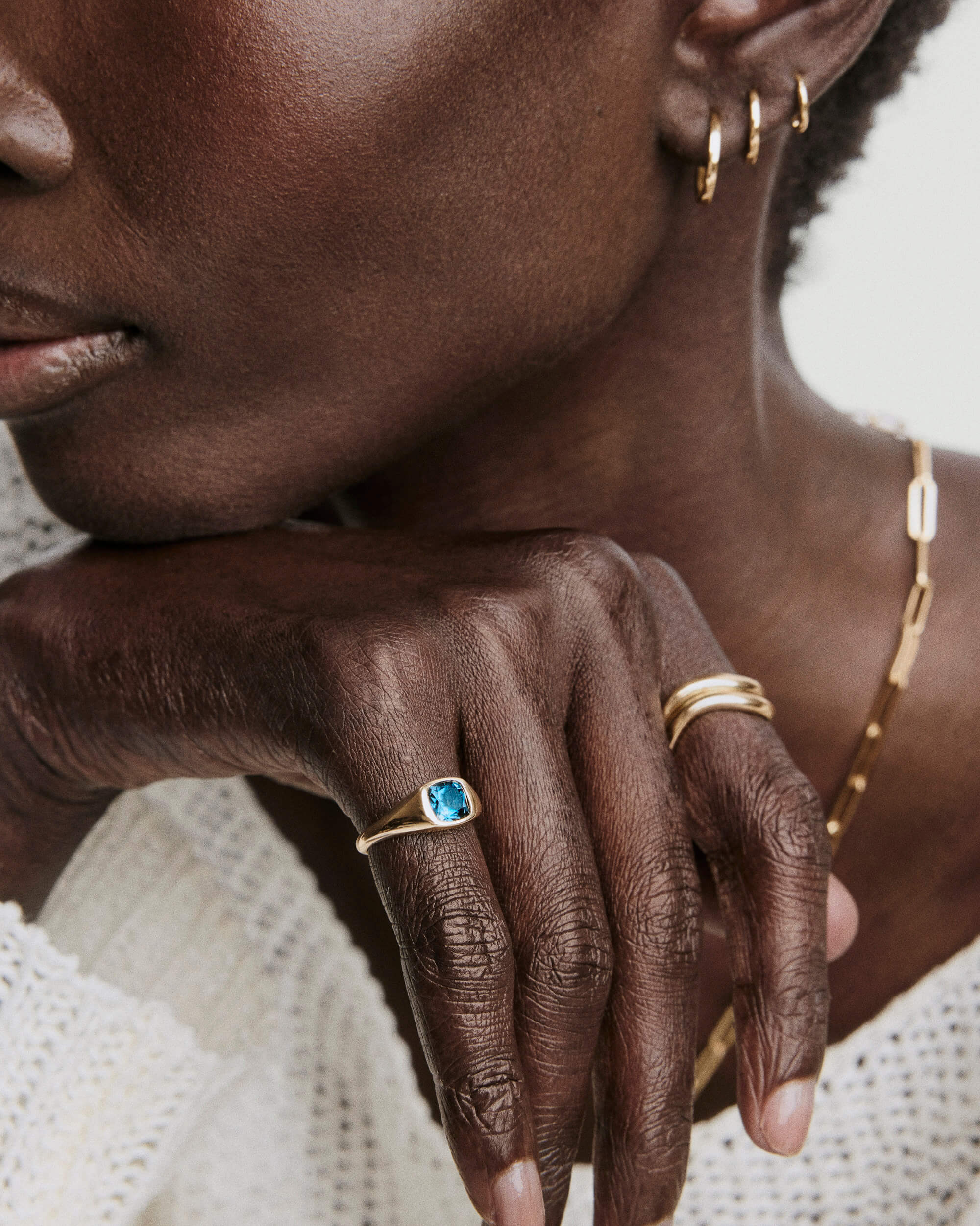 1-PinkyRings_JudePinkySignetRingLondonBlueTopaz_YG_OnFig_045