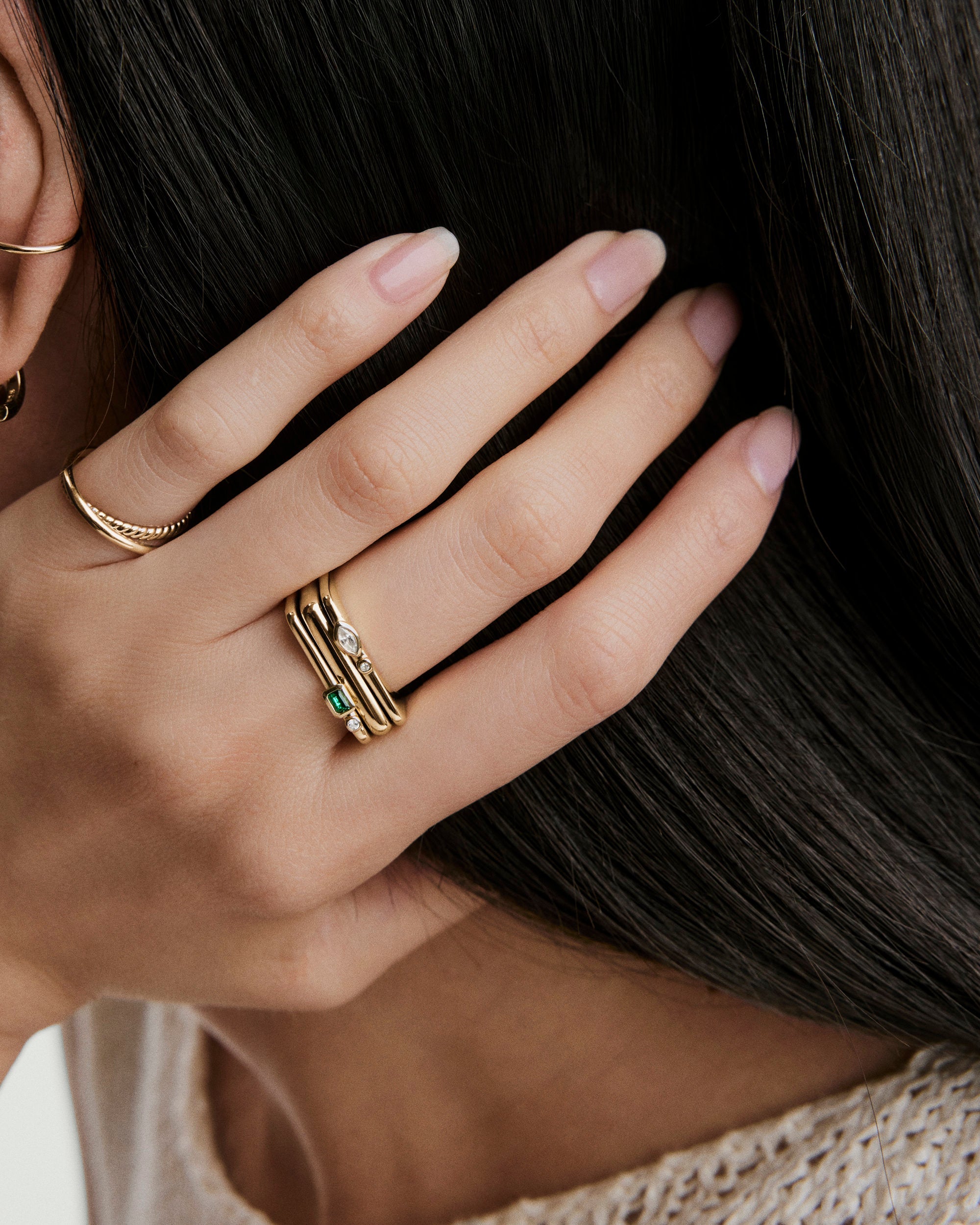 1-PuzzleStackingRings_Emerald_V_OnFig_032