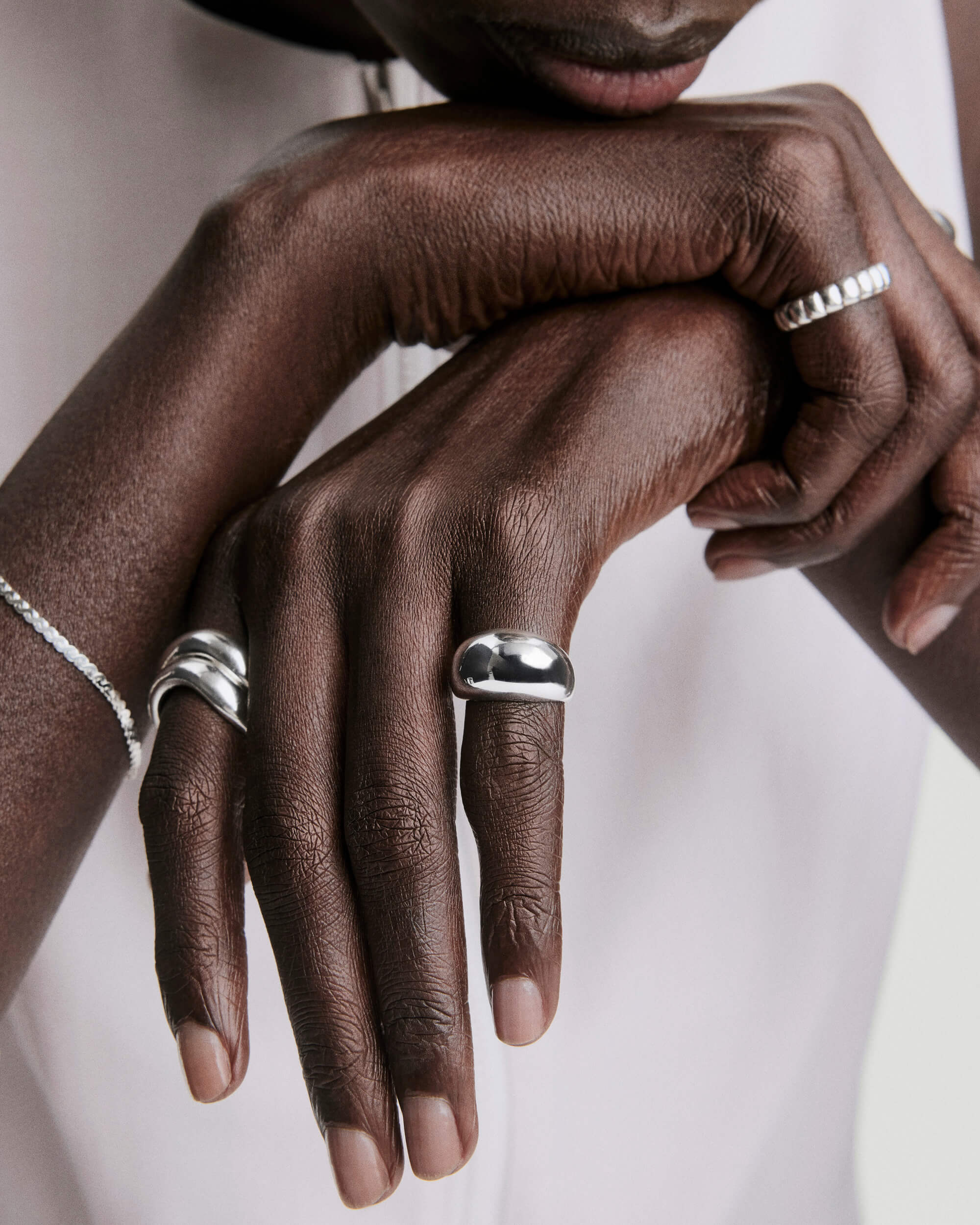 1-Reshoot_DomeRingSilver_SS_OnFig_002