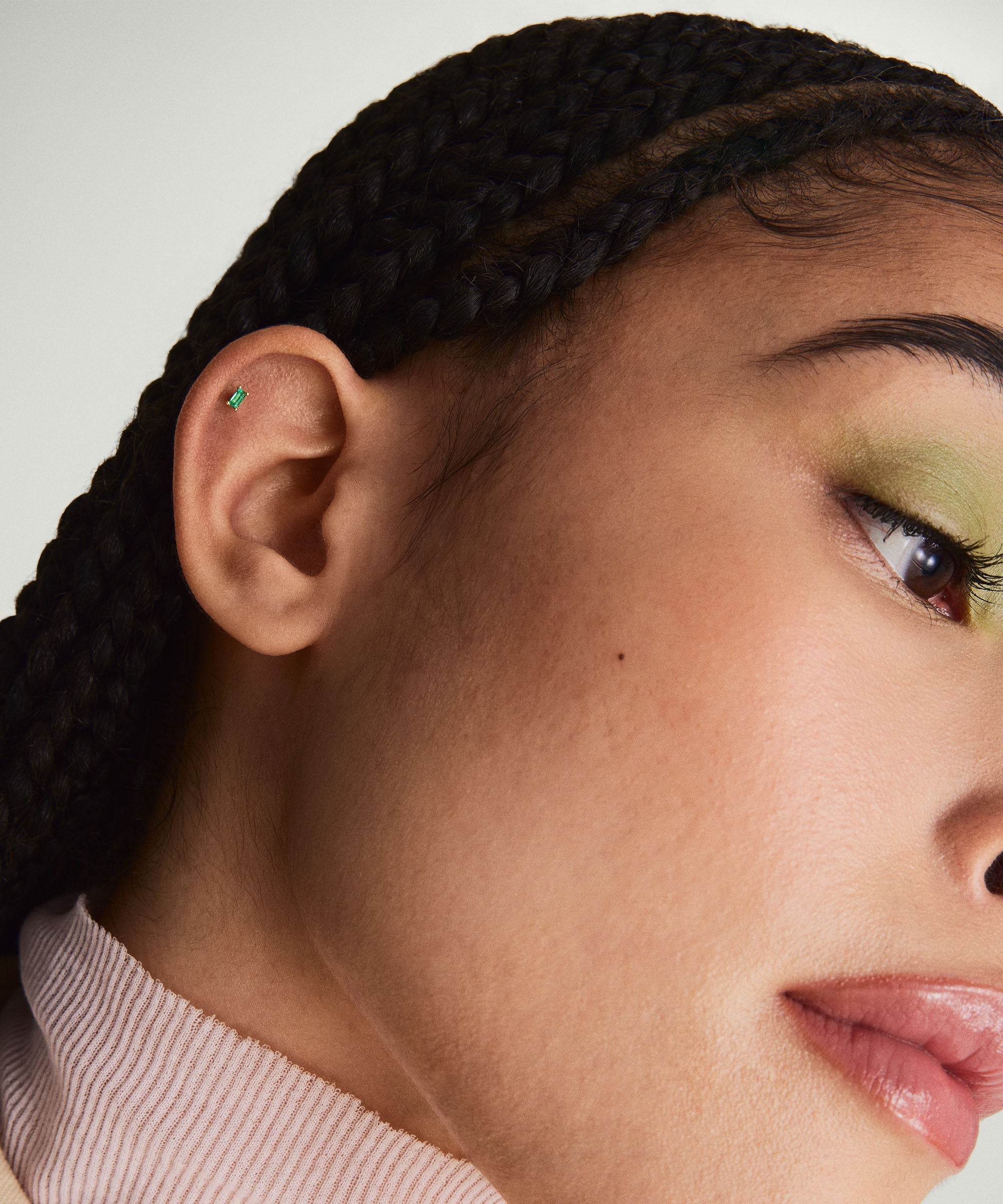 2-14KNECKLACESFLATBACKSTUDS_SoloBaguetteEmeraldFlatBackStud_14k_Solo_006_6d689a09-ab0d-428e-95d6-cf2ac573eca5