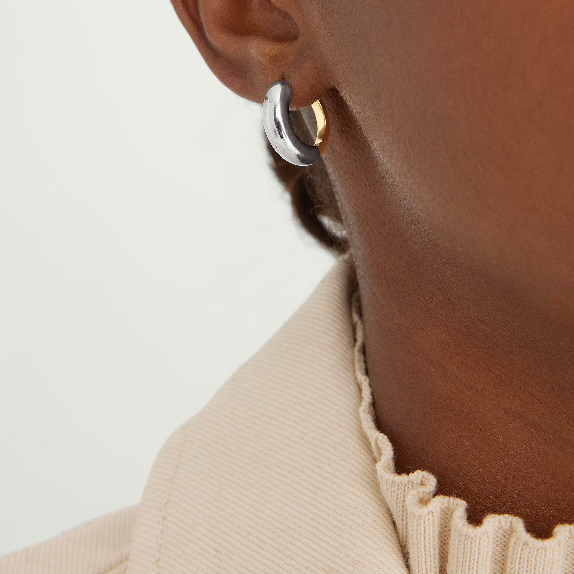 2-MixedMetalTube_MixedMetalHoops18mm_SS_Solo_054_b9f33854-cfa1-4bc5-9ac7-431a3275aac5