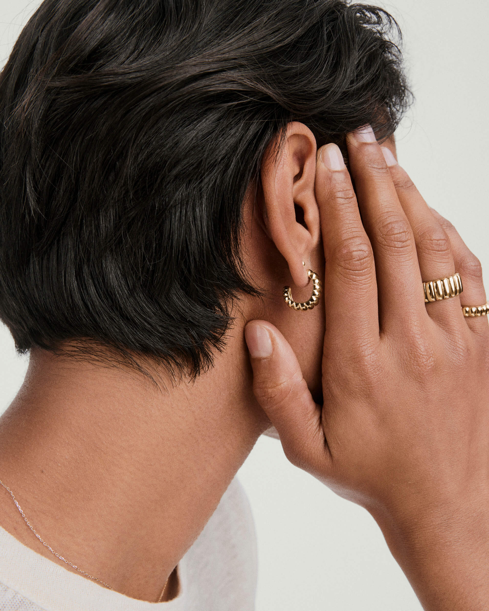 2-Reshoot_CharlotteBoldHoops_V_OnFig_040