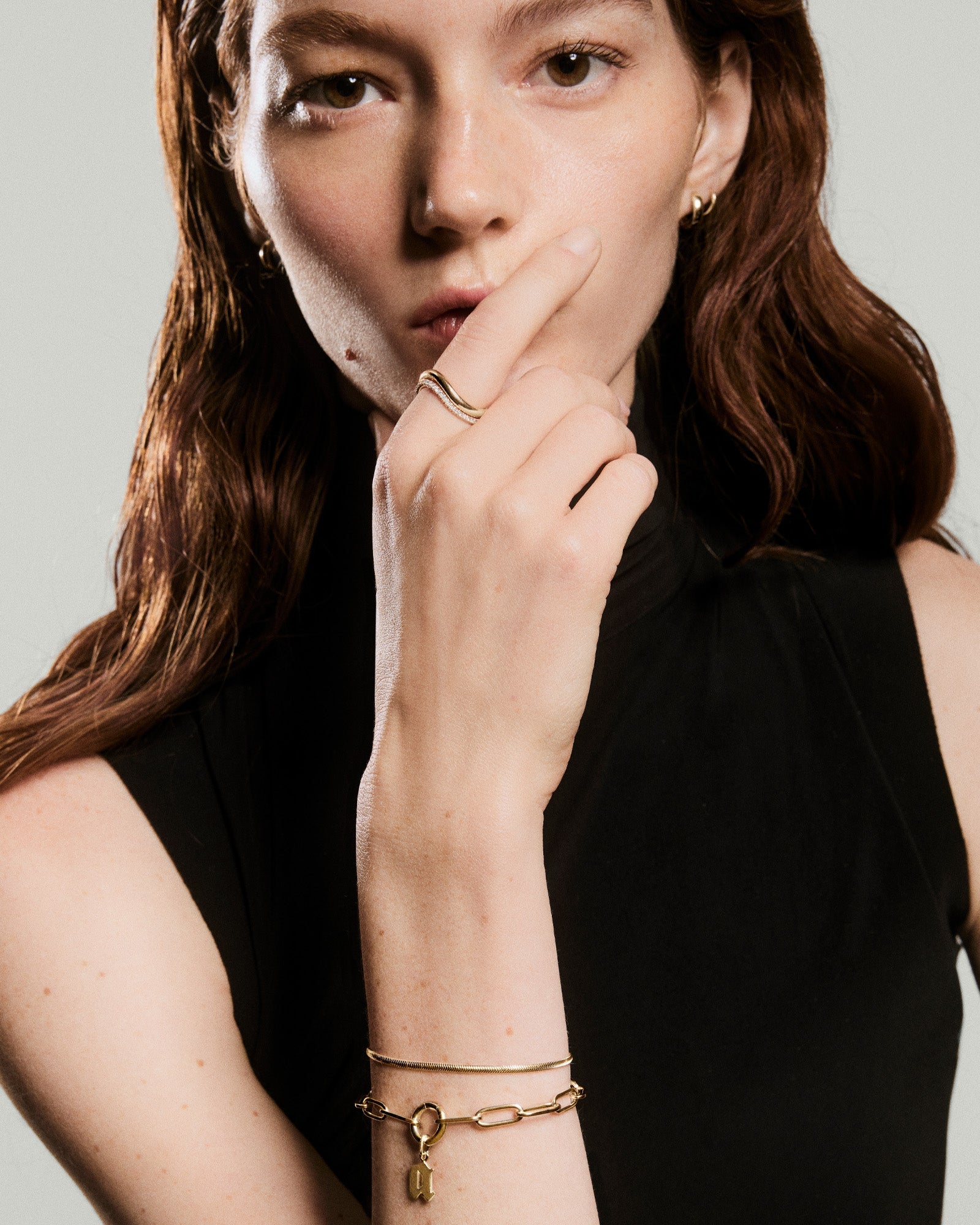 3-VermeilPaperclipChainCharmBraceletGothicLetter_PaperclipChainCharmBracelet_V_OnFigStacked_079