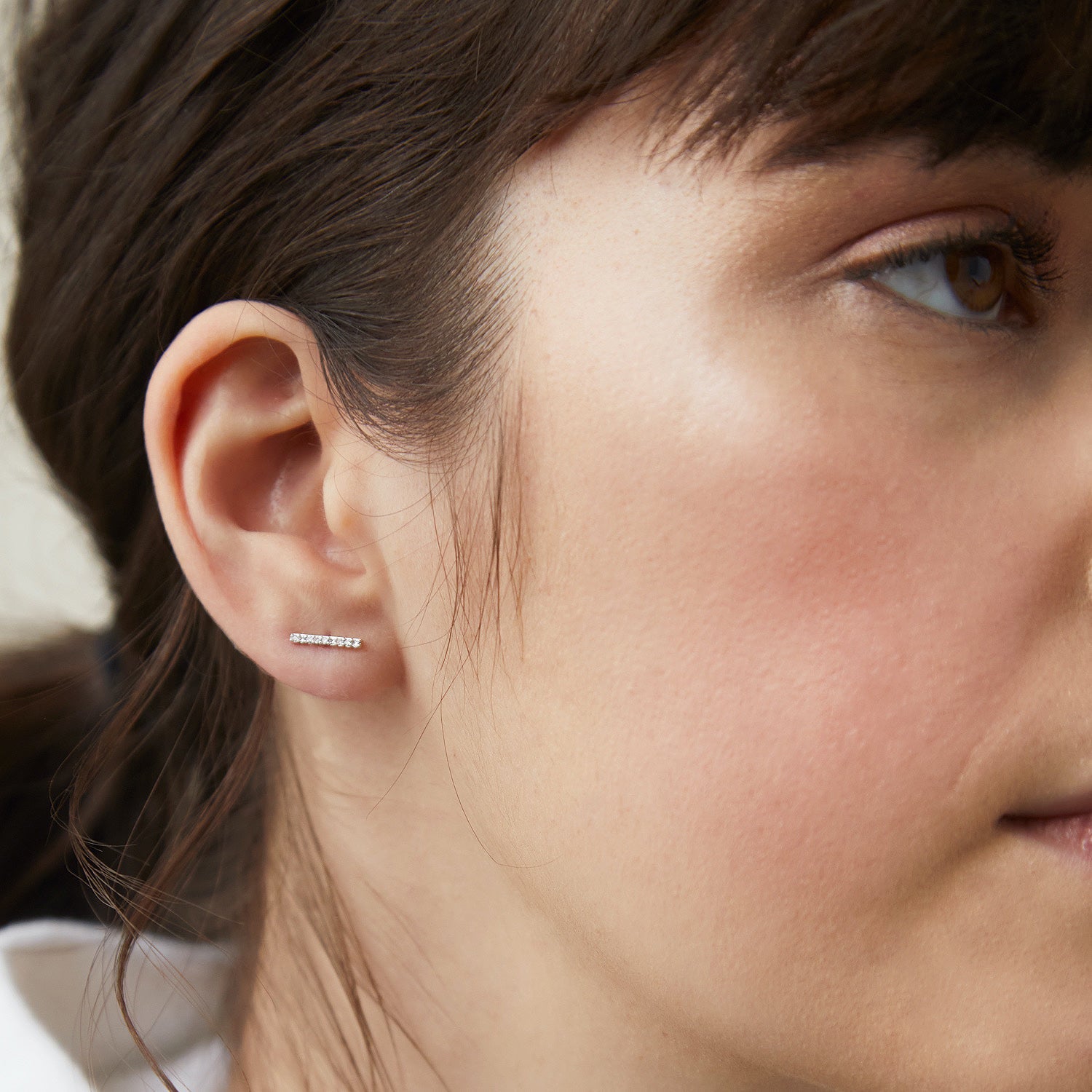 3_DiamondBar_Earring_YG_Fair_HERO_0776_8de02284-7a6c-4621-ab06-2a5a5a123f24-1